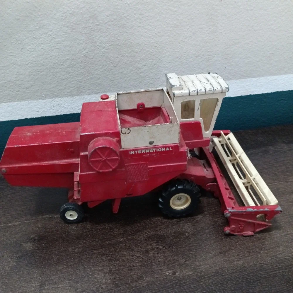Vintage Ertl International Harvester 915 Hydrostatic Combine 1/20 Diecast USA
